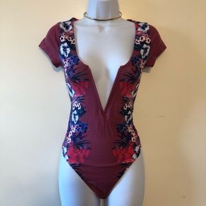3/$25 — NWOT Deep V Neck Floral Express Bodysuit